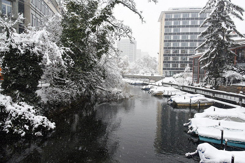 苏黎世被白雪覆盖的城市