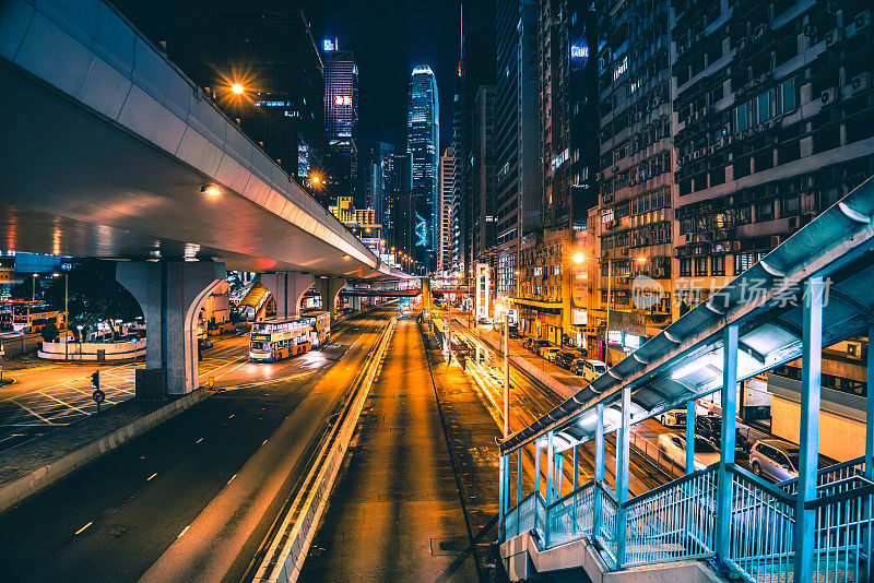 晚上在香港的商业区