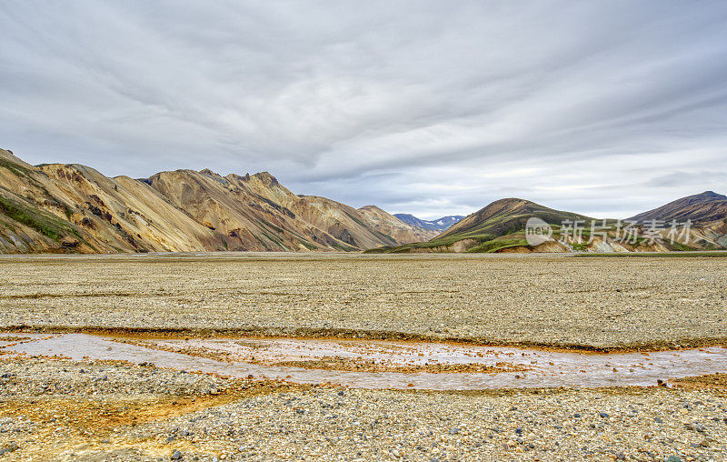 欧洲美丽独特的岛国冰岛的高地上的Landmannalaugar的令人叹为观止的彩色山丘