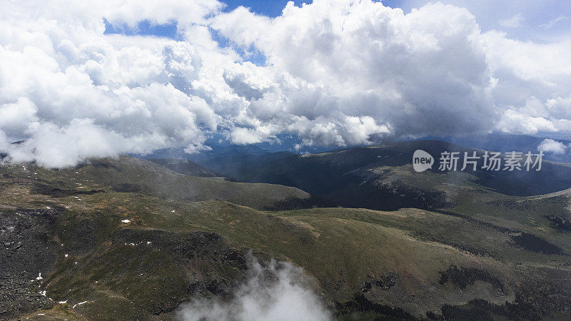 从科罗拉多埃文斯山鸟瞰风景