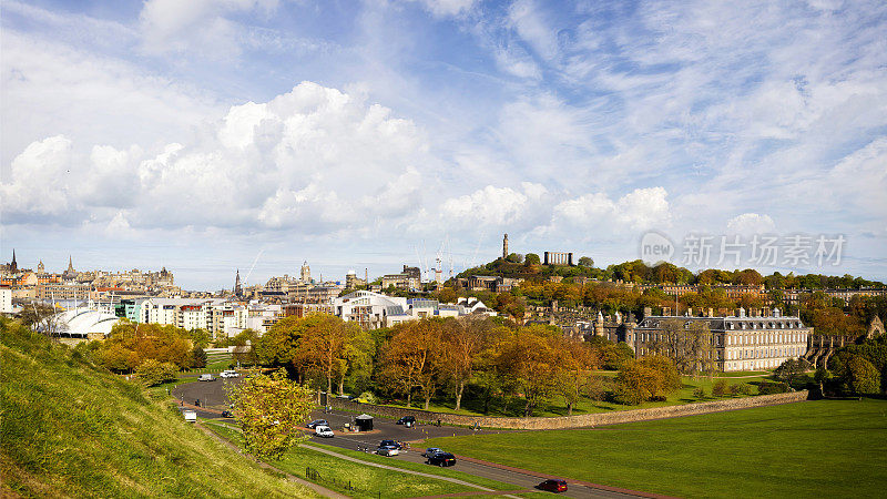 从英国苏格兰的亚瑟岛俯瞰历史悠久的爱丁堡