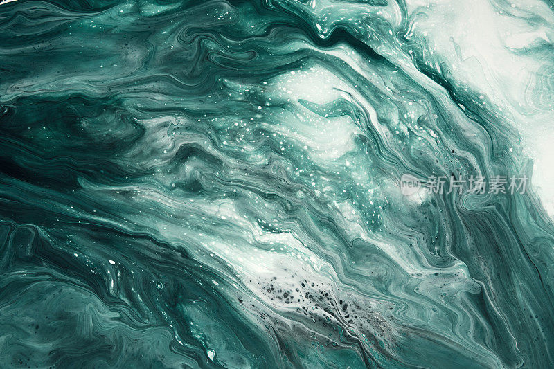 流体艺术。液体翠绿色抽象水滴和波浪。大理石效果的背景或纹理