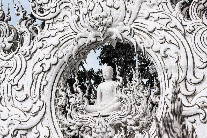 泰国清莱省白庙中的一尊佛像