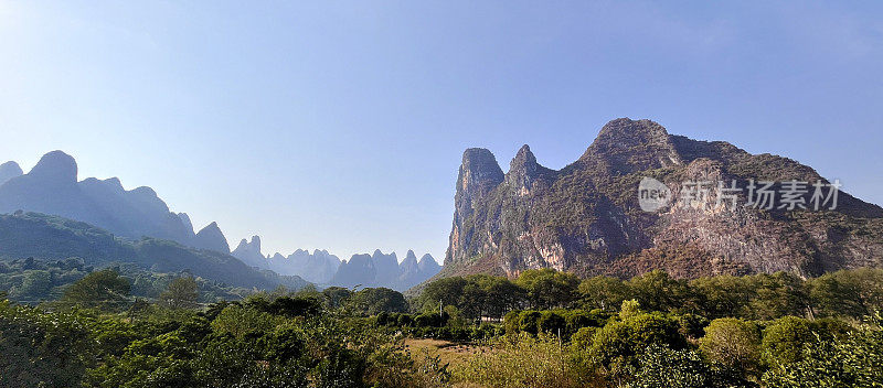 漓江沿岸喀斯特峰林地貌