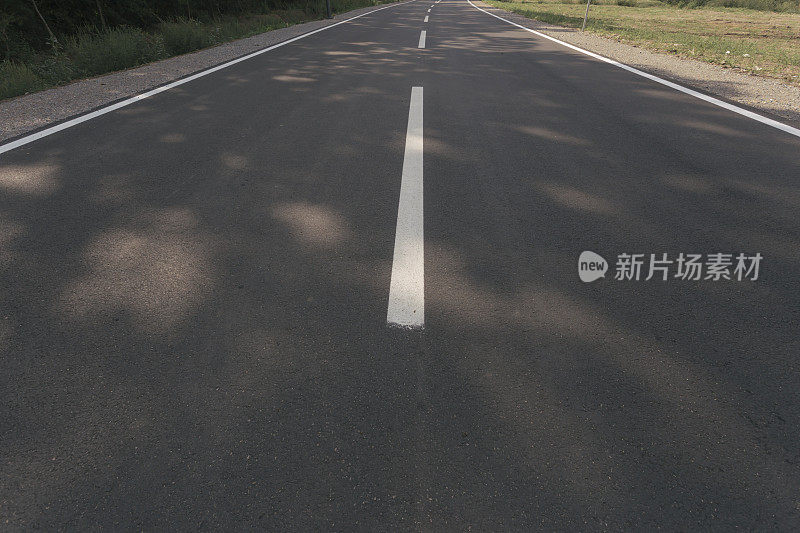 空无一人的道路