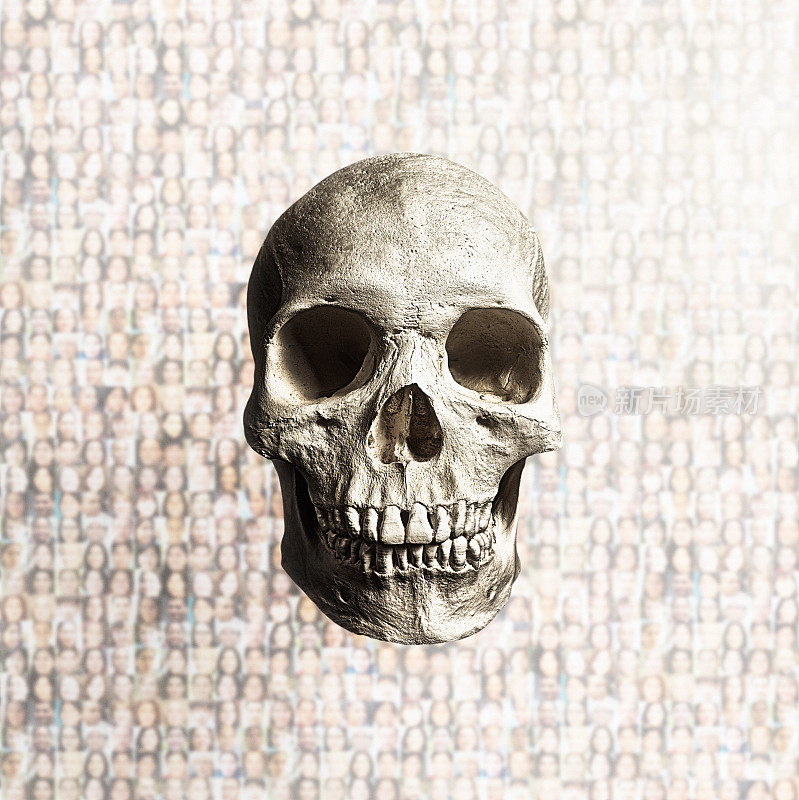 死亡降临到我们所有人身上:人类头骨在许多模糊人脸的背景上