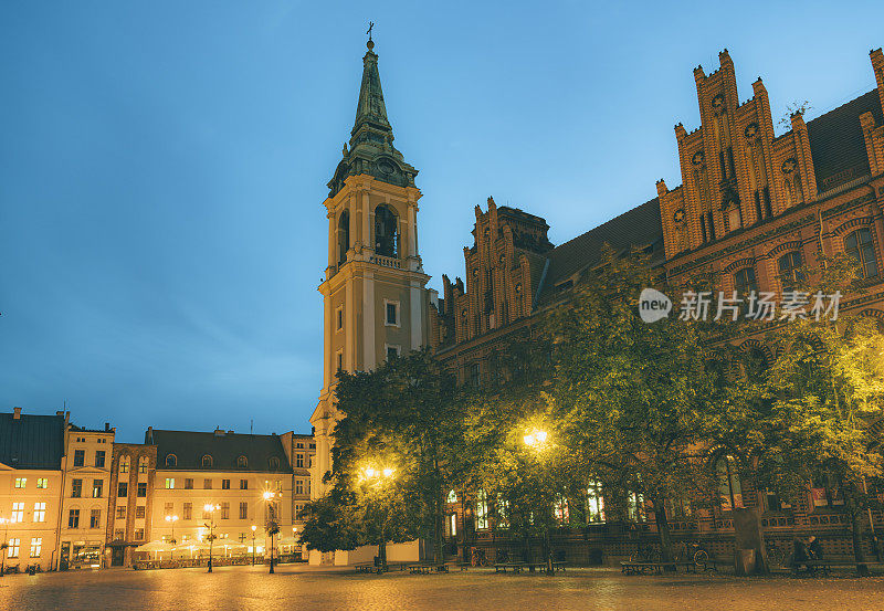 夜晚的托伦古城，波兰