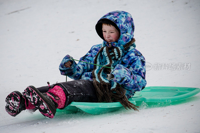 9岁玩雪橇