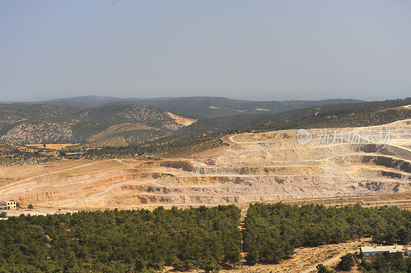 花岗岩采石场矿产资源的开采
