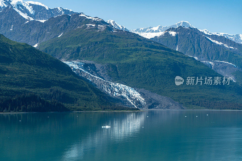 美国阿拉斯加州威廉王子湾学院峡湾的史密斯冰川