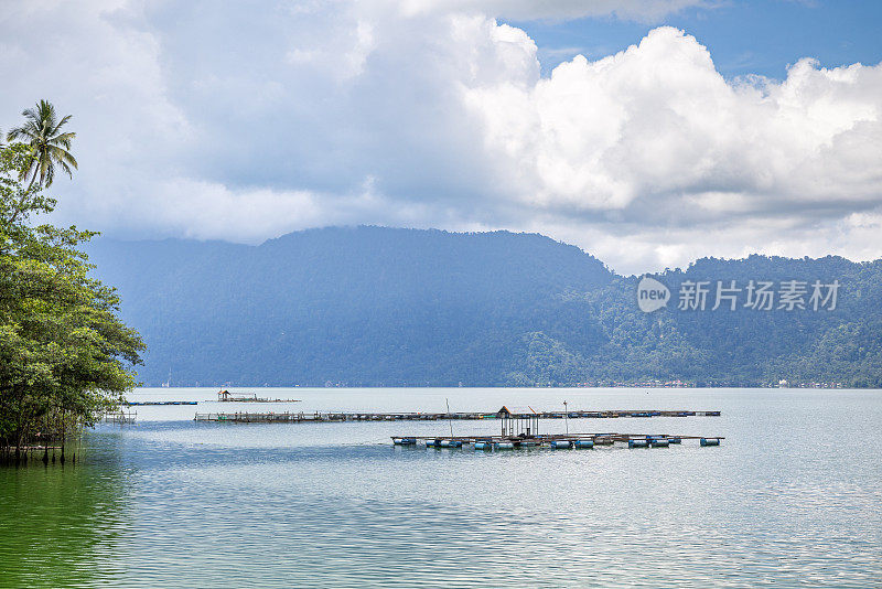 火山山湖与养鱼场