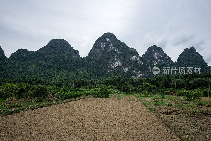 漓江附近的路