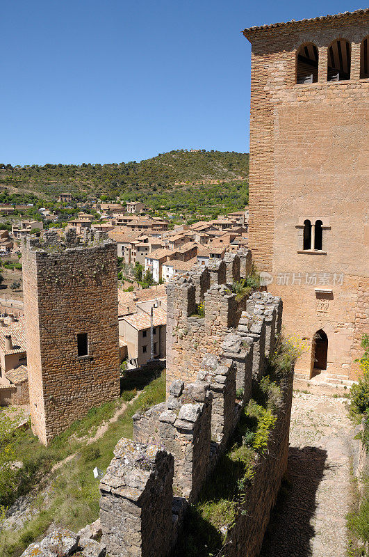 阿尔奎扎尔的城堡和村庄