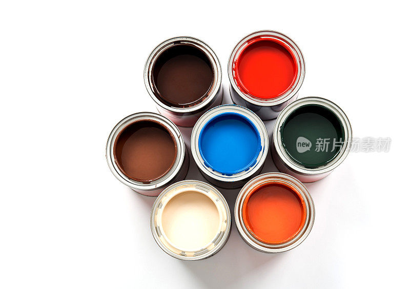 一组彩色油漆罐