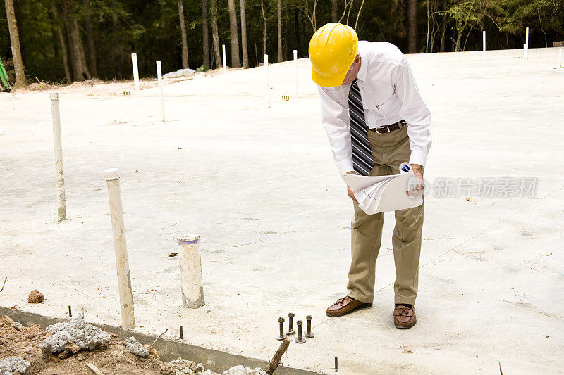 建筑工地之建筑师或承建商