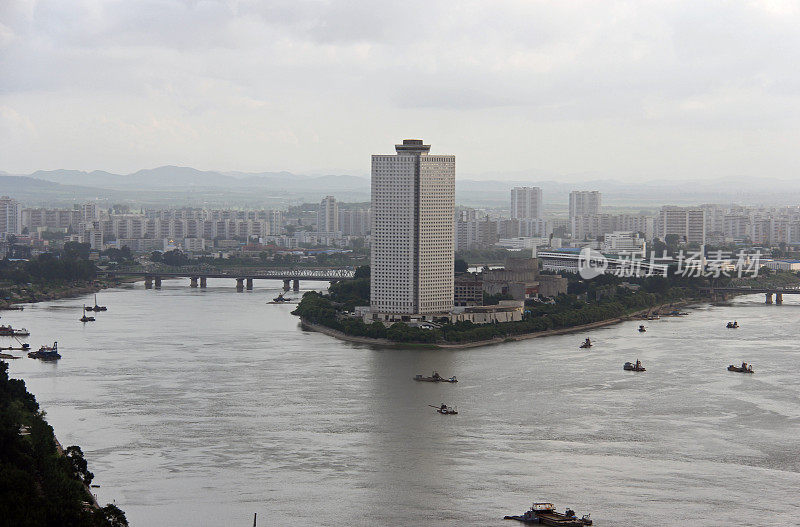 朝鲜:主体塔俯瞰平壤