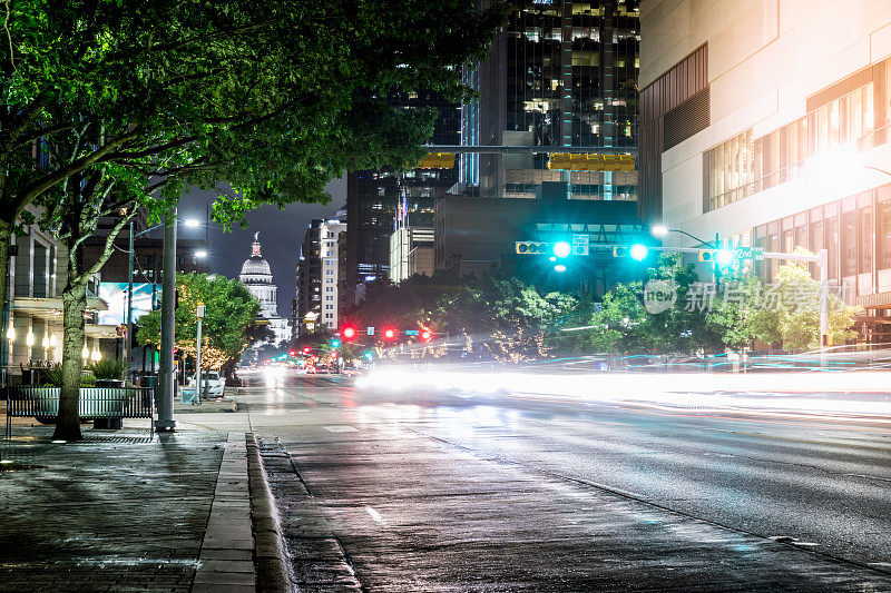 德克萨斯州奥斯丁市国会大道夜景