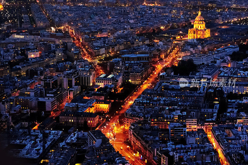 夜晚的巴黎，望着荣军院