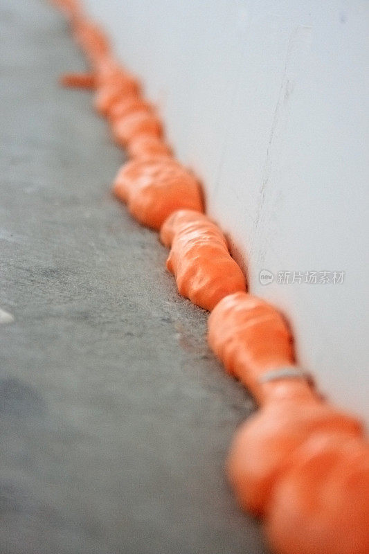 嵌缝石膏板墙角-橘色嵌缝密封胶