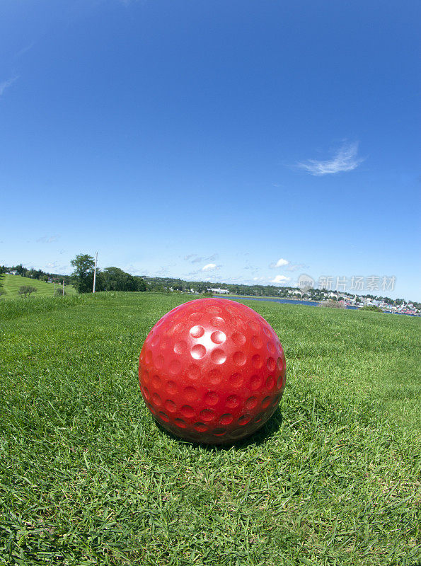红色高尔夫球