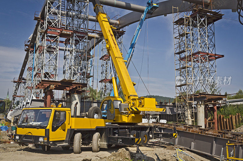 新建公路桥正在建设中