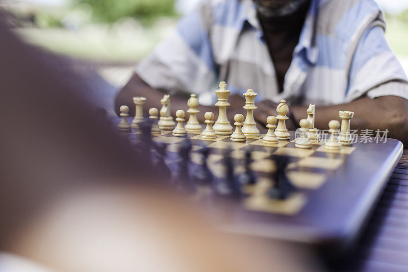 非洲年长象棋选手即将开始比赛