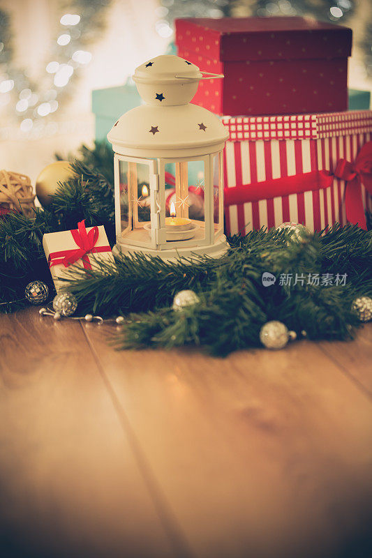 圣诞灯笼和礼物