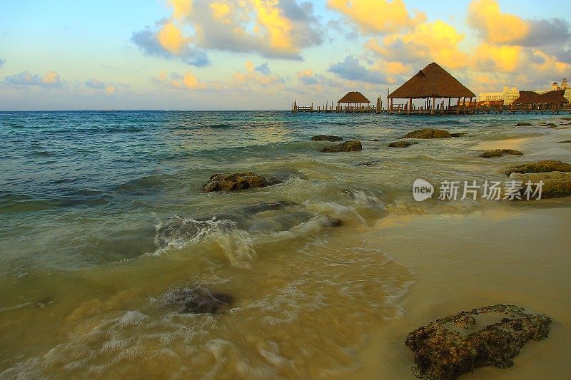 凉亭帕拉帕，海滩，戏剧性的日落-坎昆，加勒比热带天堂