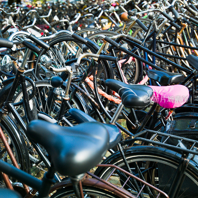 阿姆斯特丹自行车停车场