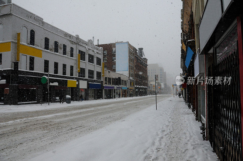 城市在暴风雪