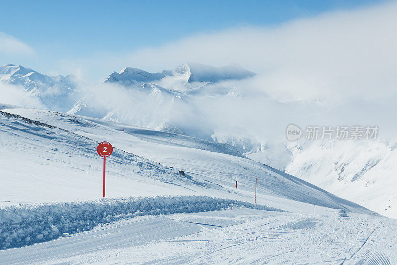 高山景观滑雪道