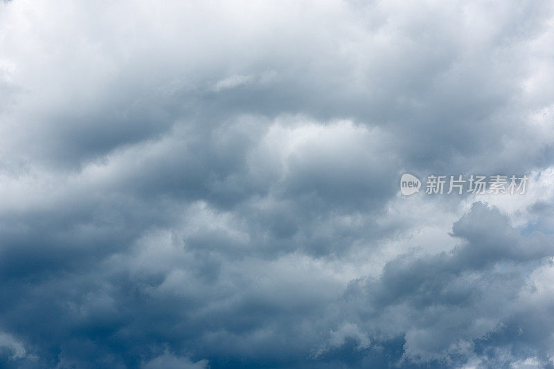 暴风雨的天空背景