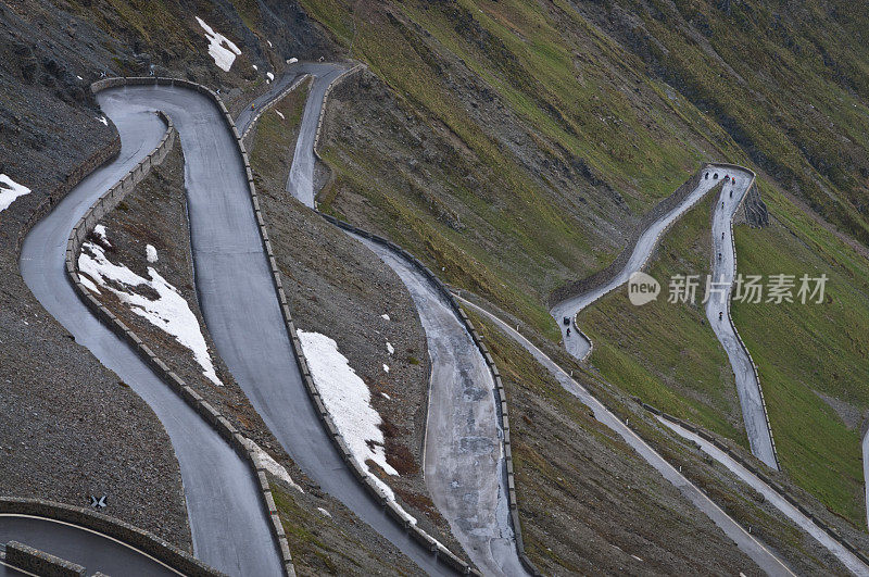 蜿蜒的道路