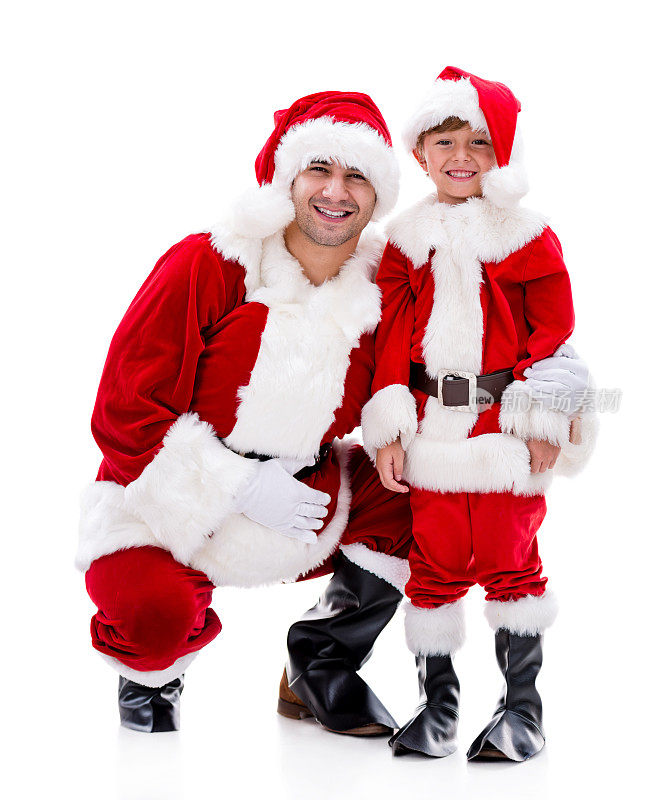 爸爸和儿子装扮成圣诞老人