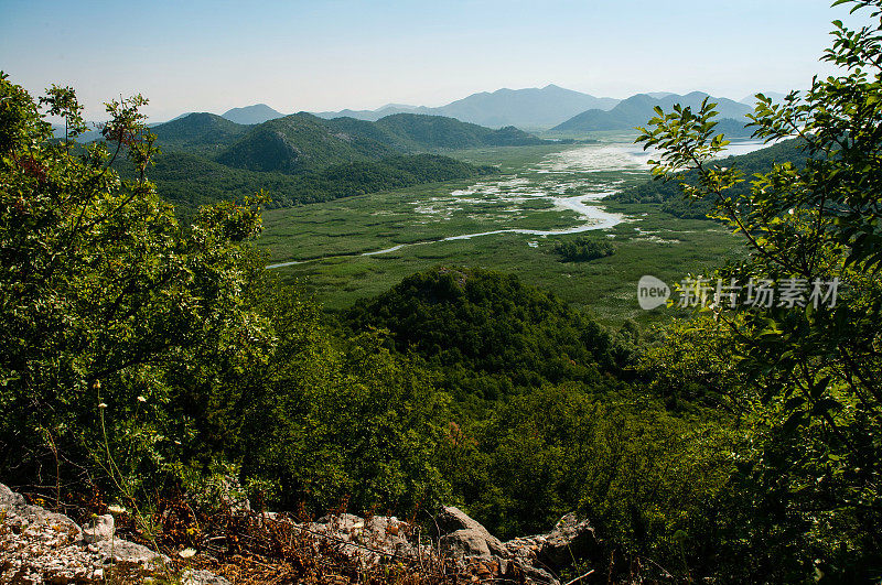 美丽的斯卡达湖渔业度假村