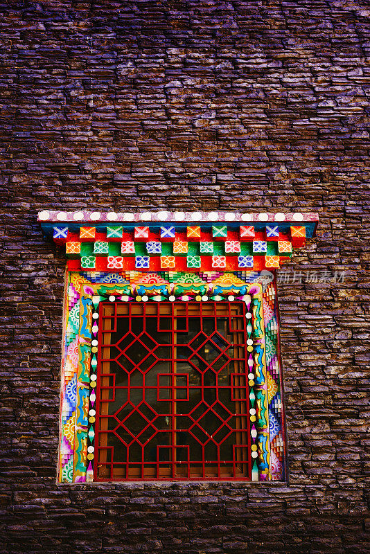 彩色墙壁，木雕，西藏