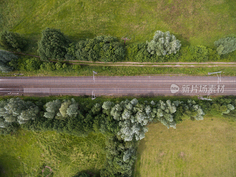 德国农村地区铁路轨道鸟瞰图