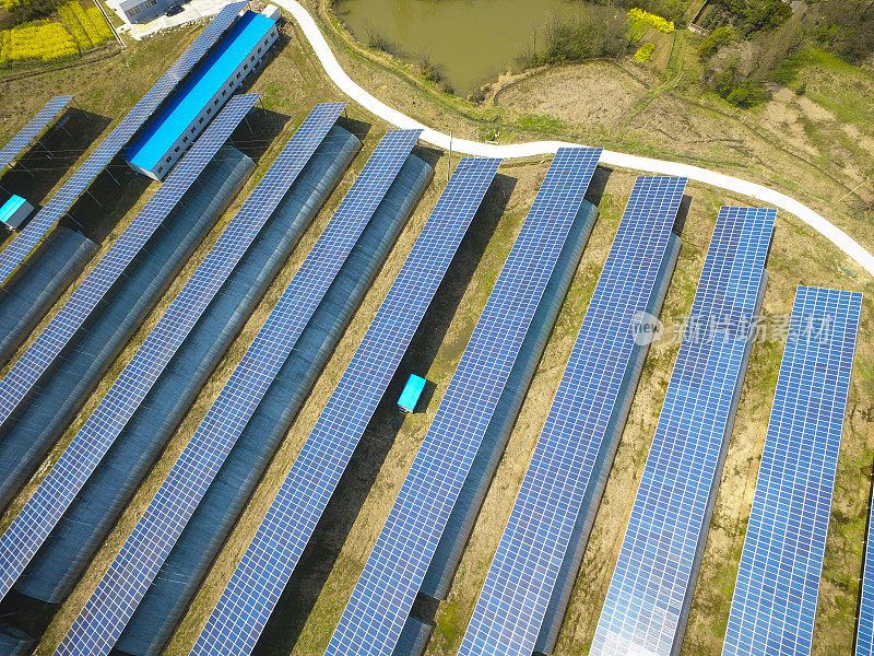 可持续发展的太阳能发电机组航拍鸟瞰图