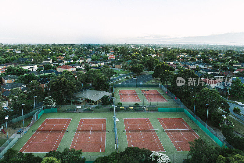 墨尔本郊区的网球场