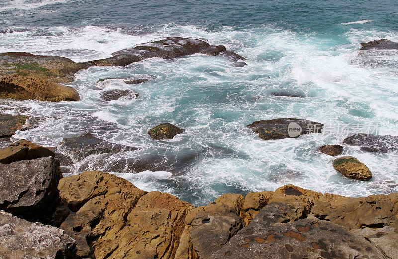 悉尼东海岸的海岸岩层