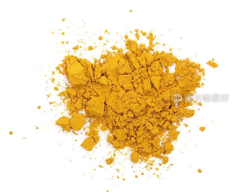 姜黄或姜黄粉堆孤立在白色背景，俯视图
