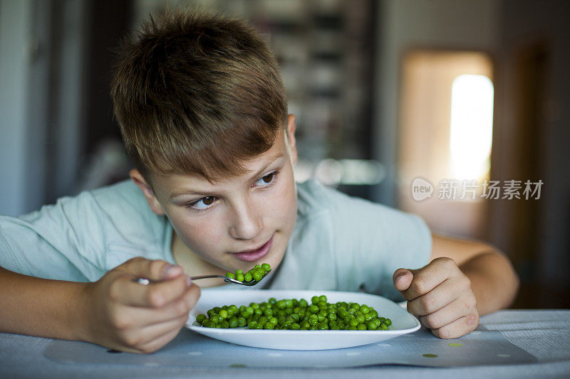 吃青豆的男孩