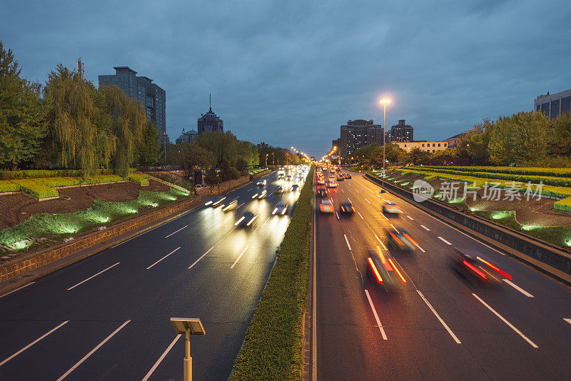 城市公路夜间交通