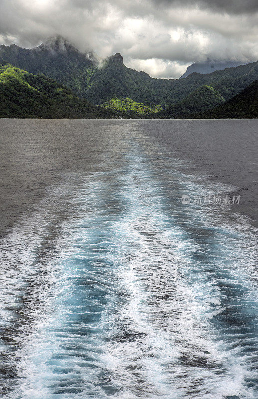 离开莫雷阿岛