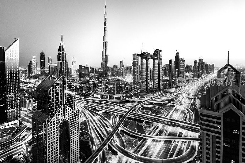 迪拜的天际线与交通枢纽和哈利法塔