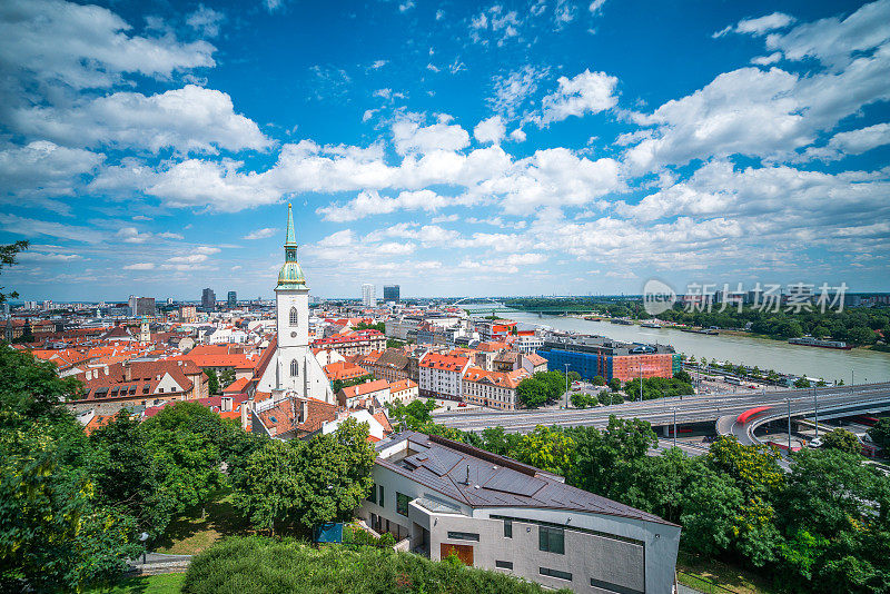 布拉迪斯拉发市与圣马丁钟楼，布拉迪斯拉发，斯洛伐克，欧洲