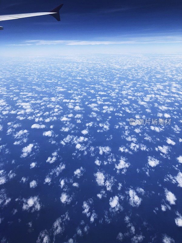 天上的云，从飞机上看