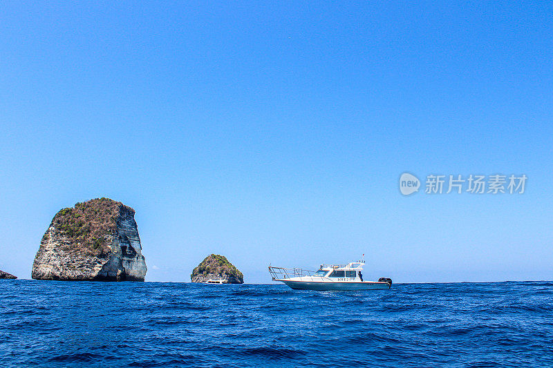 巴厘岛海岸，靠近努萨二号和乌鲁瓦图