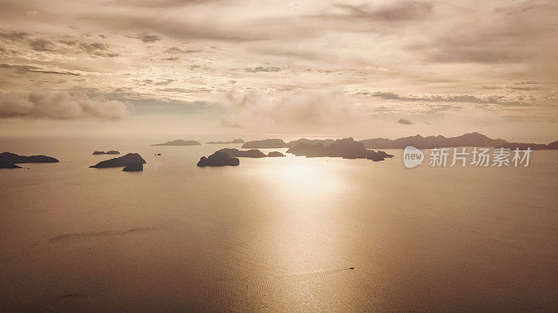 菲律宾埃尔尼多群岛日落空中全景图巴基特湾