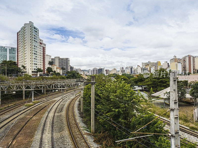 贝洛奥里藏特市的天际线，位于米纳斯吉拉斯州，巴西。
